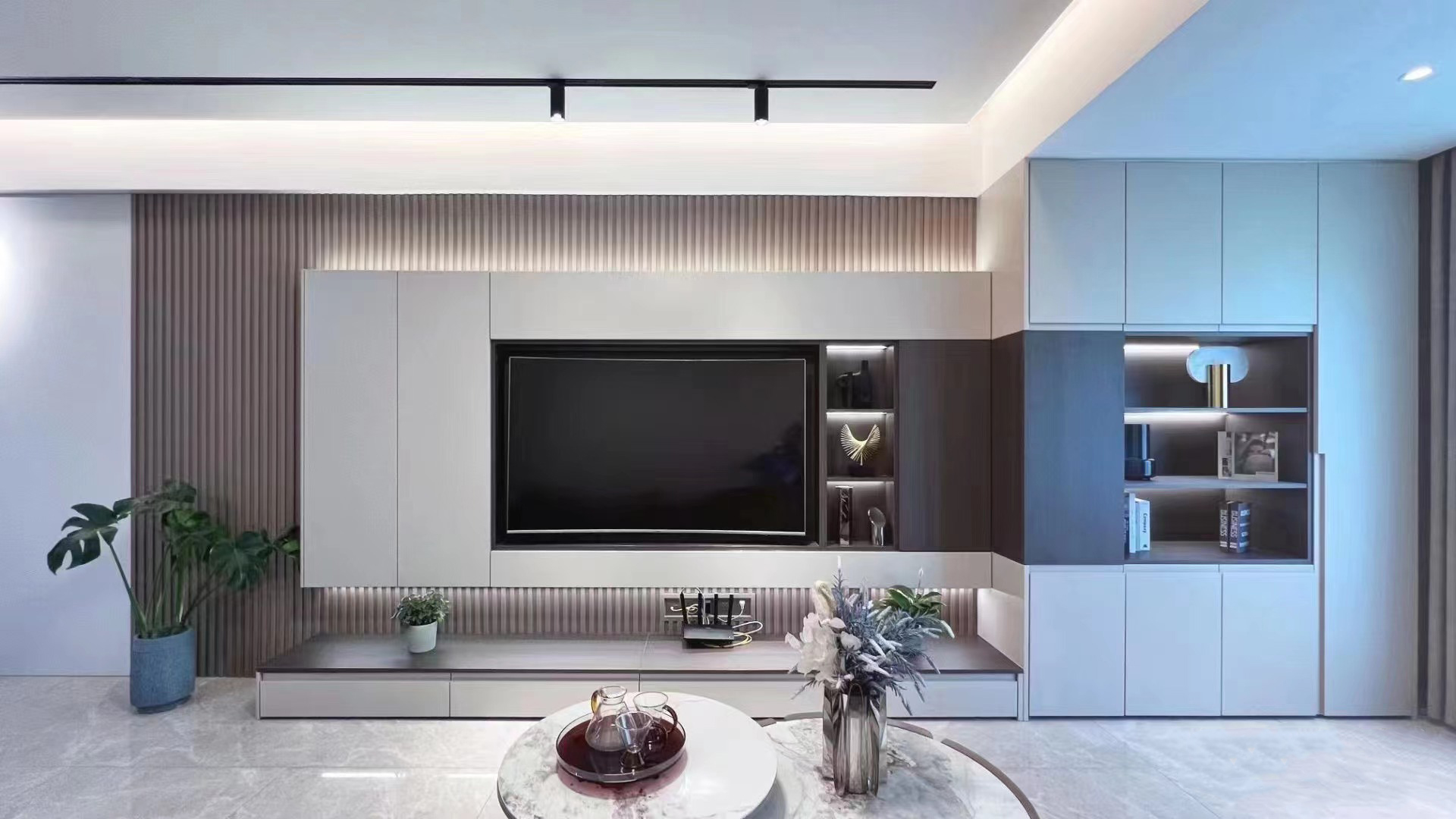 現(xiàn)代簡(jiǎn)約格調(diào)雅居內(nèi)斂與時(shí)尚的交融