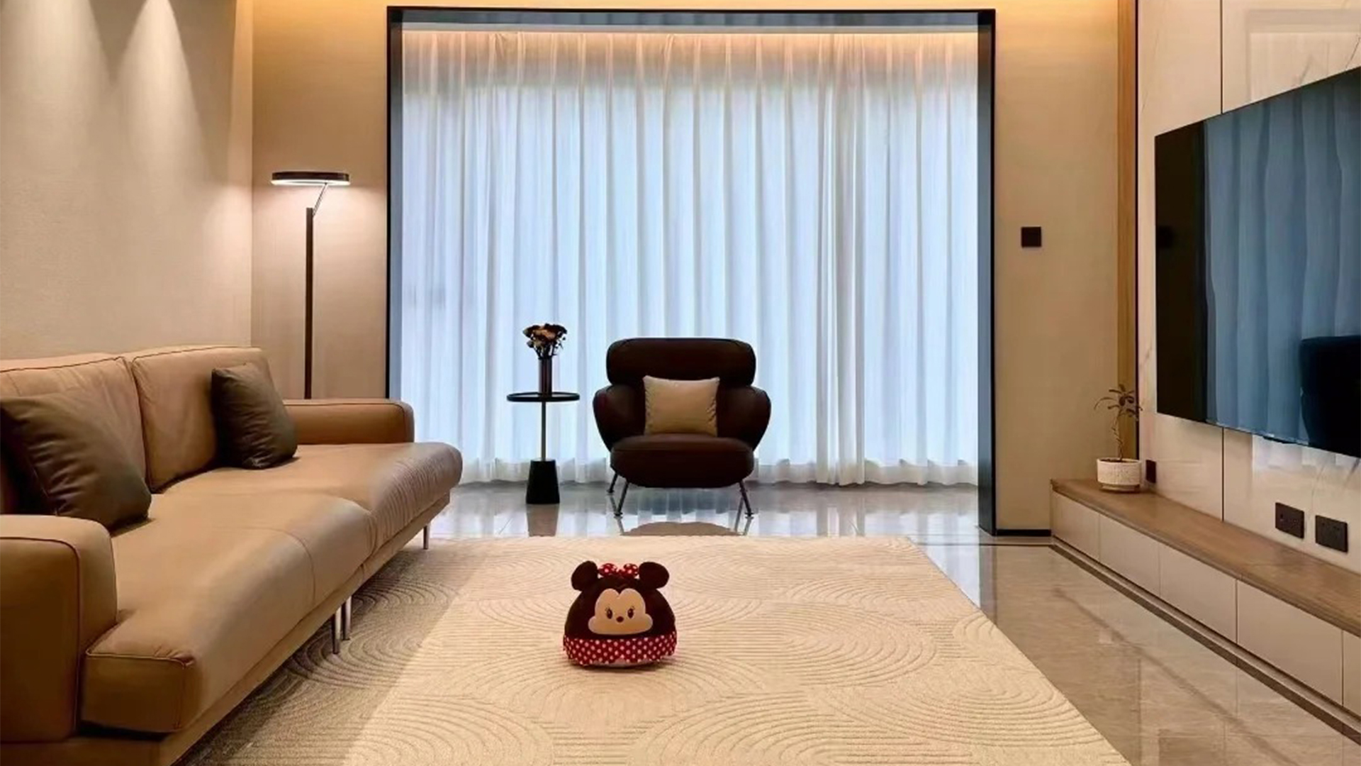 簡(jiǎn)約風(fēng)裝修 無(wú)主燈設(shè)計(jì)與留白處理營(yíng)造通透空間